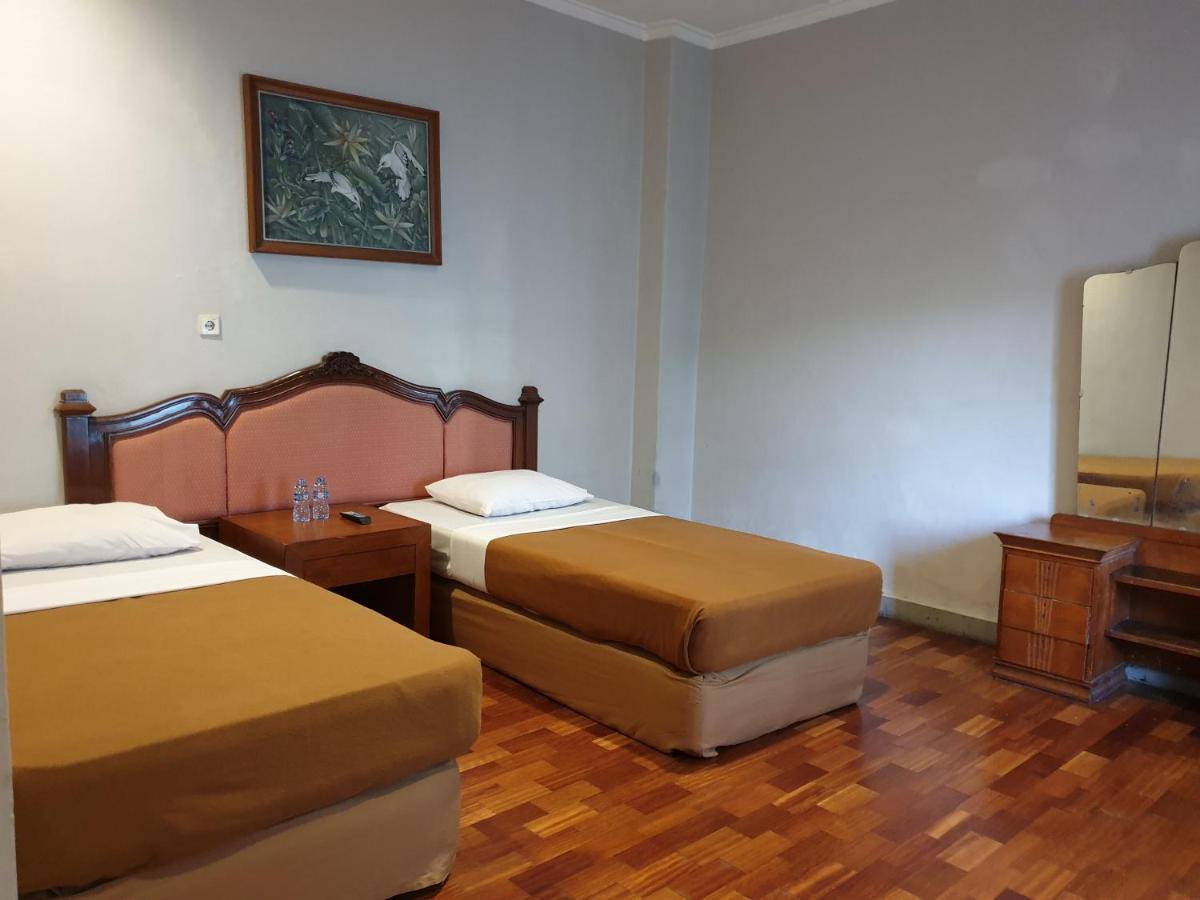 Yehezkiel Hotel Lembang Mitra Reddoorz Exteriér fotografie