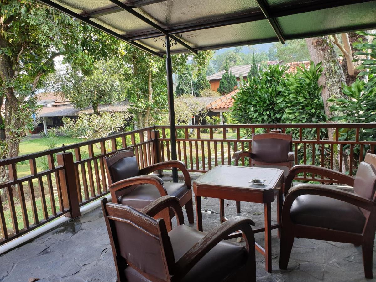 Yehezkiel Hotel Lembang Mitra Reddoorz Exteriér fotografie