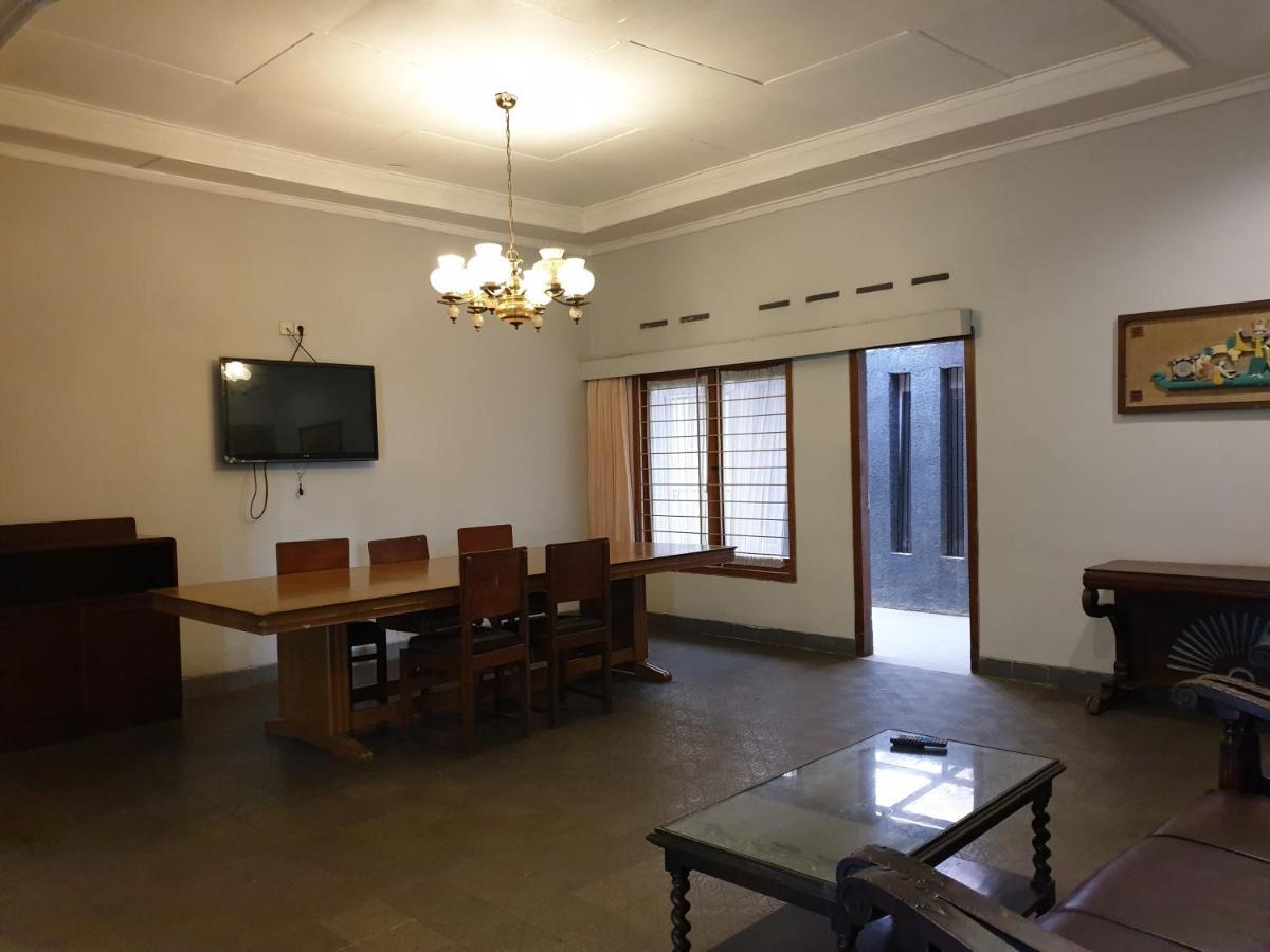 Yehezkiel Hotel Lembang Mitra Reddoorz Exteriér fotografie