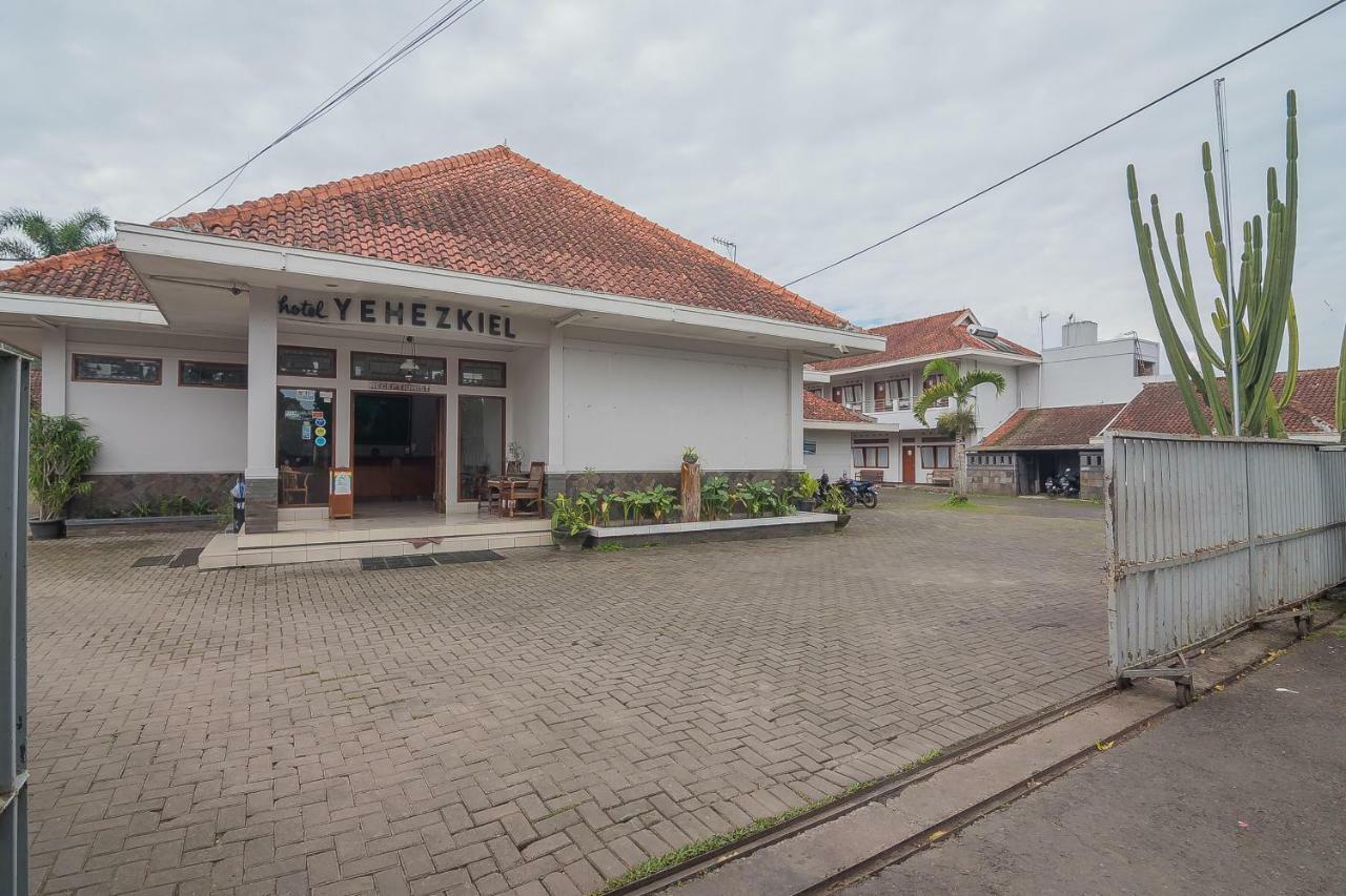 Yehezkiel Hotel Lembang Mitra Reddoorz Exteriér fotografie