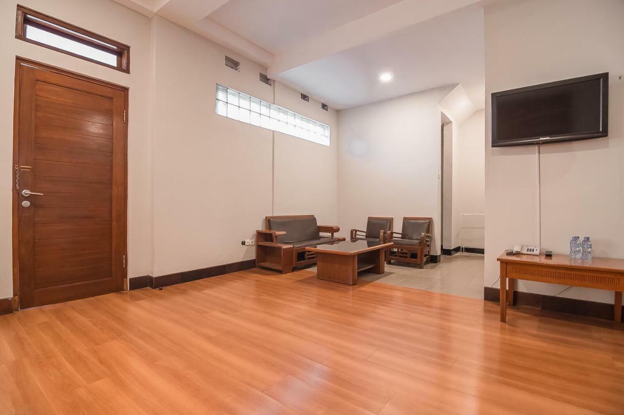 Yehezkiel Hotel Lembang Mitra Reddoorz Exteriér fotografie