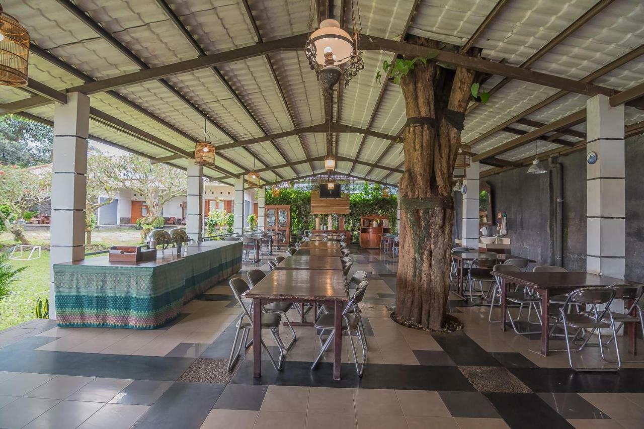 Yehezkiel Hotel Lembang Mitra Reddoorz Exteriér fotografie