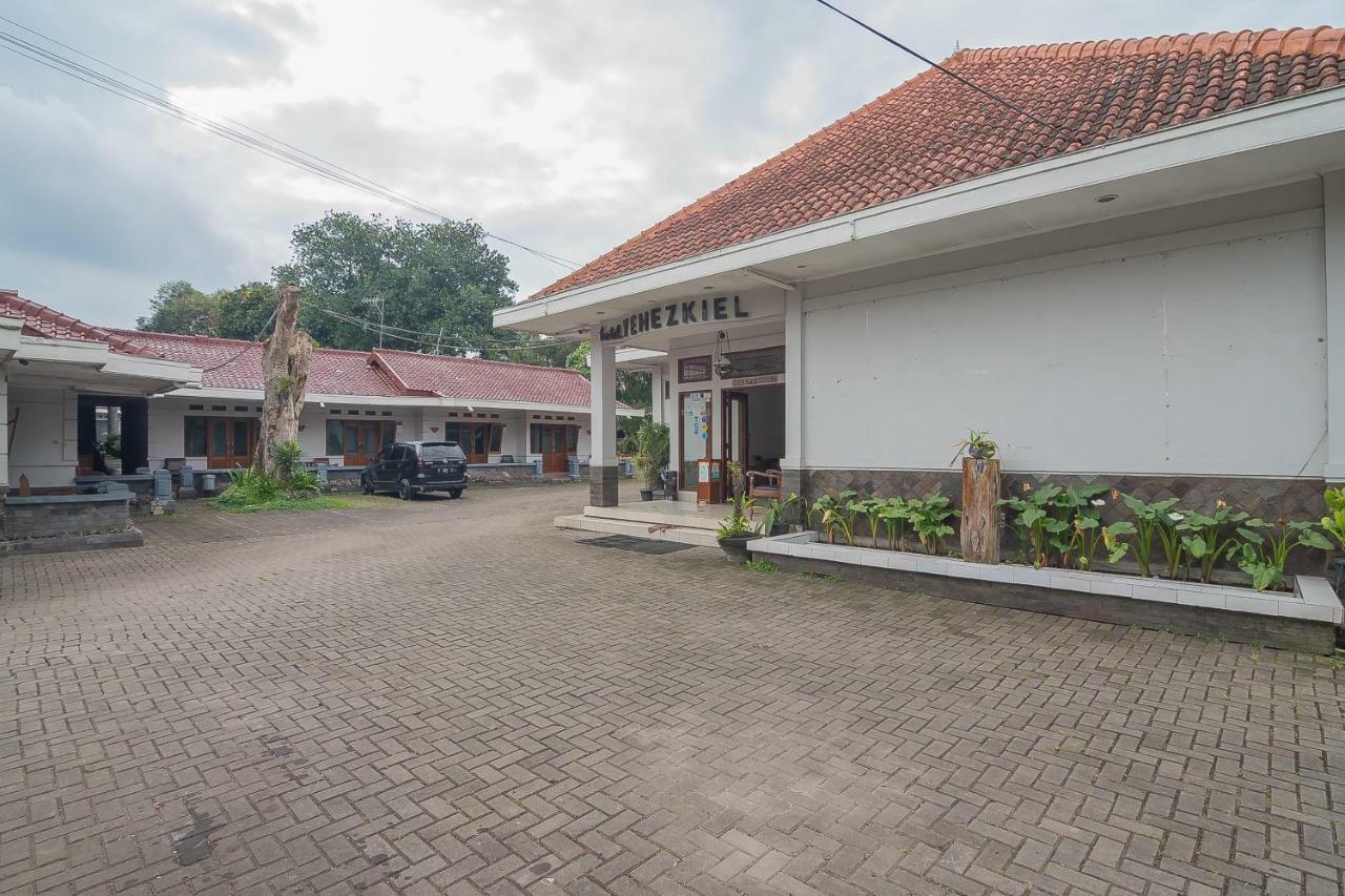 Yehezkiel Hotel Lembang Mitra Reddoorz Exteriér fotografie
