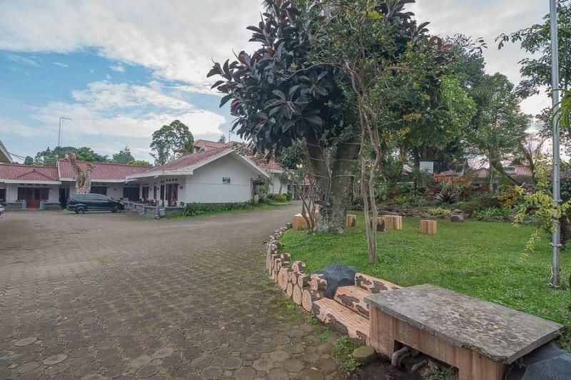 Yehezkiel Hotel Lembang Mitra Reddoorz Exteriér fotografie